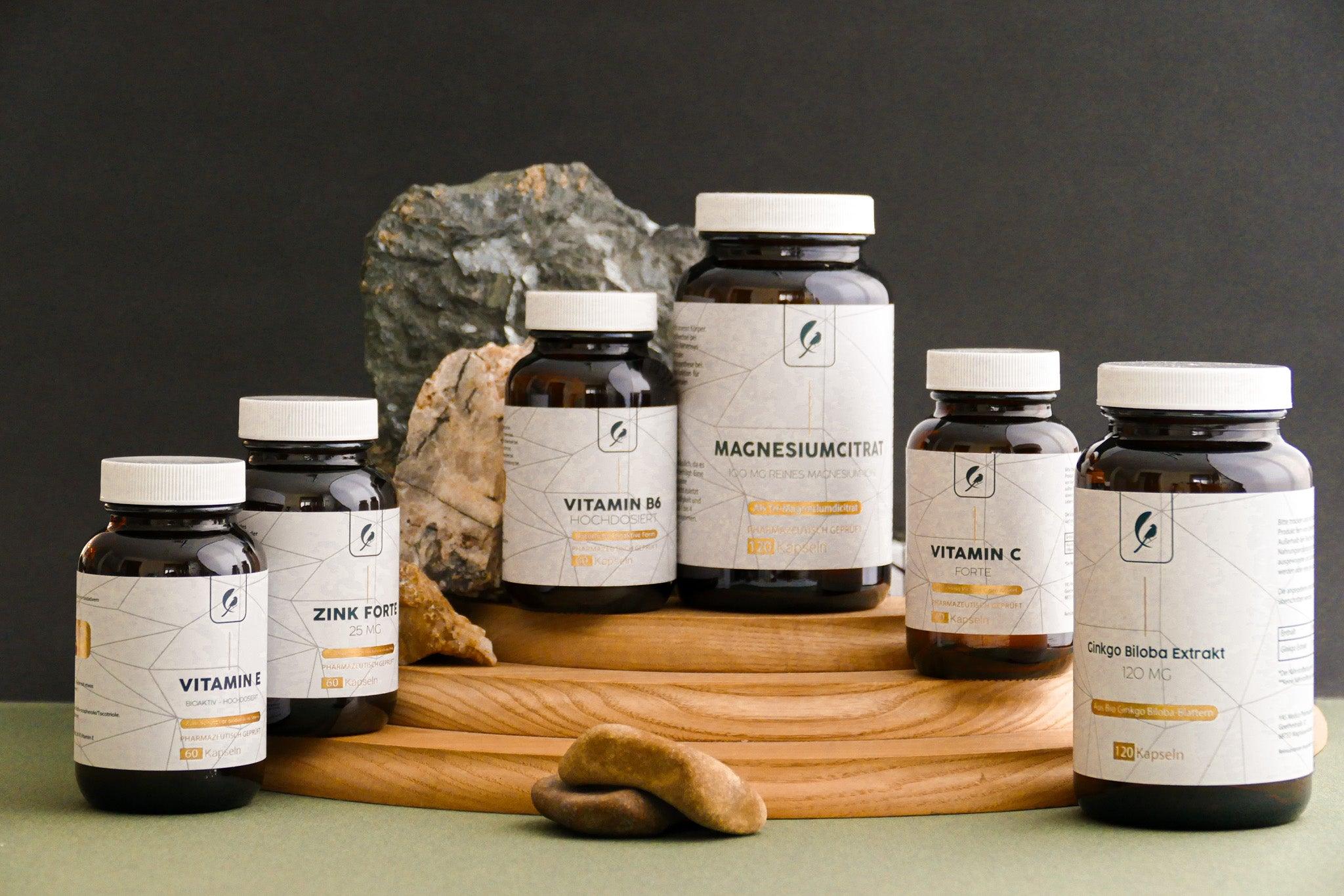 YAS Medica Produkte entahlten vegane Nahrungsergänzungsmitteln mit Magnesiumcitrat, Vitamin C, Zink, Vitamin E oder Ginkgo Extrakt aus biologischem Anbau. Hergestellt in Deutschland, bio, vegan und pharmazeutisch geprüft 60 oder 120 Kapseln. natürliche Produkte