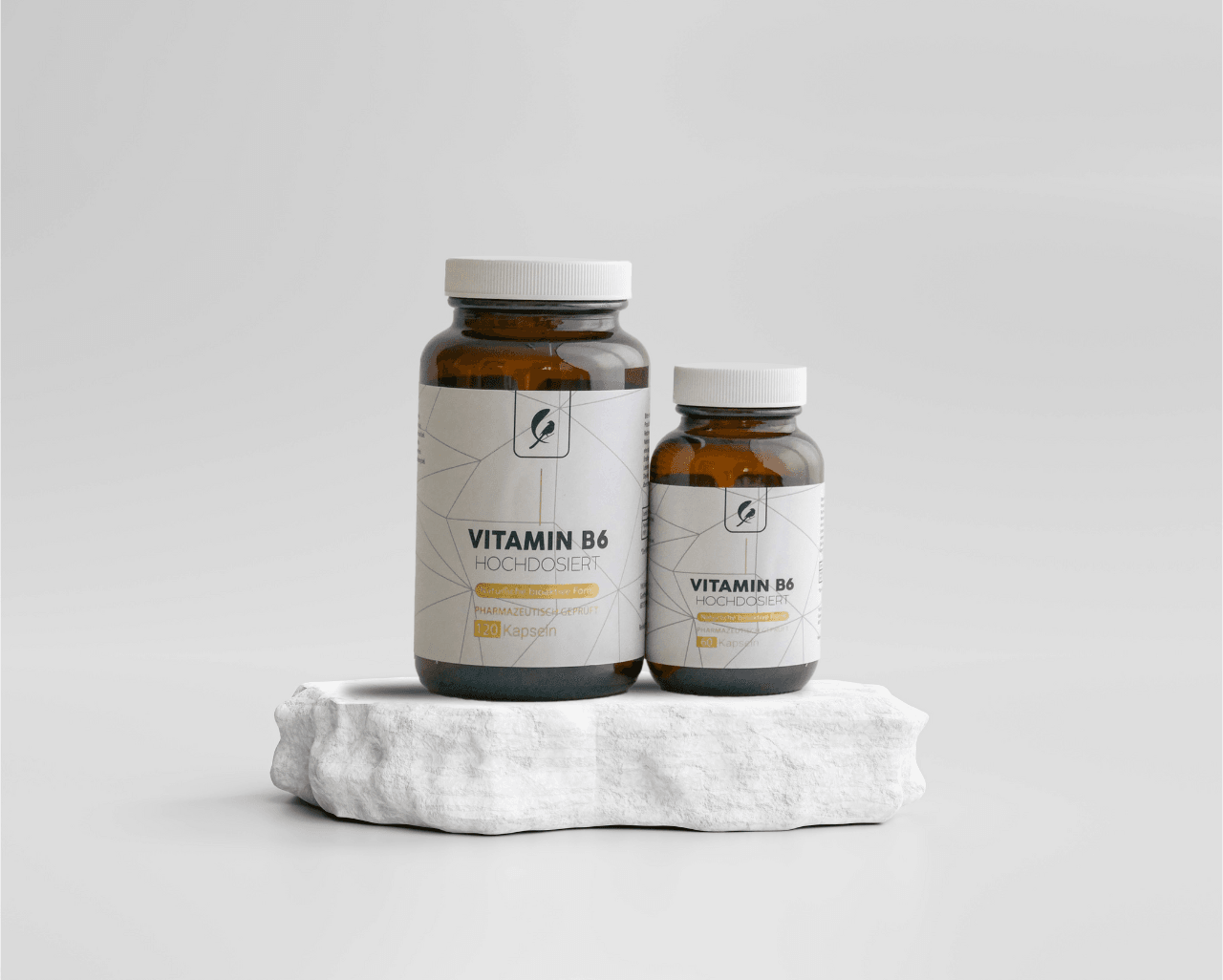 Vitamin B6 hochdosiert und bioaktiv für gesunde Psyche, Vitamin B6 bioaktiv als Pyridoxalphosphat (PLP) für die Nervengesundheit, Vitamin B6 vegane Kapseln für die Bildung von Nerventransmitter wie Serotonin, Noradrenalin und Dopamin. Vitamin B6 bei Nervenschmerzen oder bei Nervenproblematiken, bioaktiv und vegan, ohne Zusatzstoffe ohne Rieselhilfen, Allergenfrei, Glutenfrei, Laktosefrei aus pharmazeutischer Produktion, eine Clean Lable, hergestellt in Deutschland. Vitamin B6 für die Psyche.